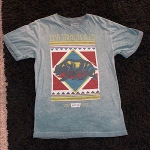 Levi’s t shirt